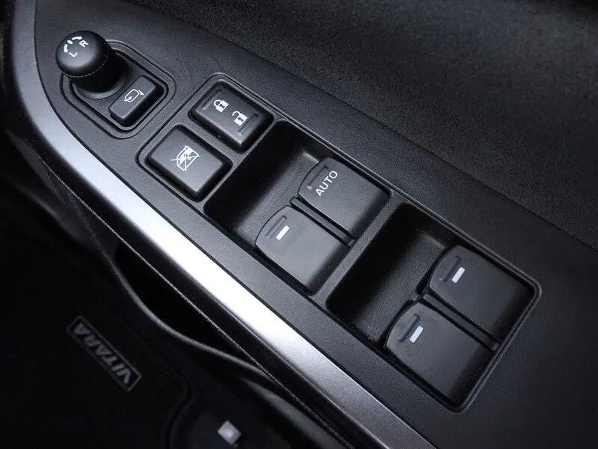 2023-suzuki-vitara-15-sz5-big-28