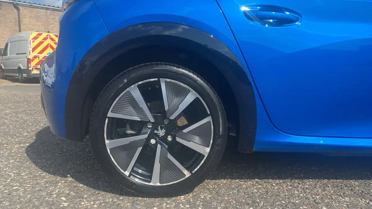 2022-peugeot-208-e-gt-136bhp-50kwh-big-15