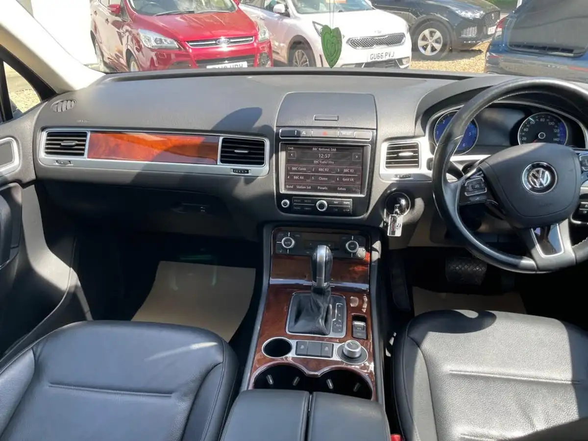 2015-volkswagen-touareg-30td-se-262ps-bmtss-big-13