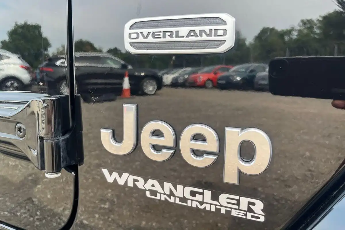 2022-jeep-wrangler-20-gme-overland-5d-big-25