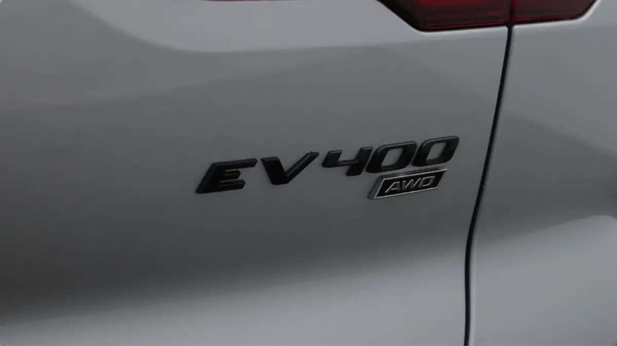 2022-jaguar-i-pace-ev400-hse-black-big-23