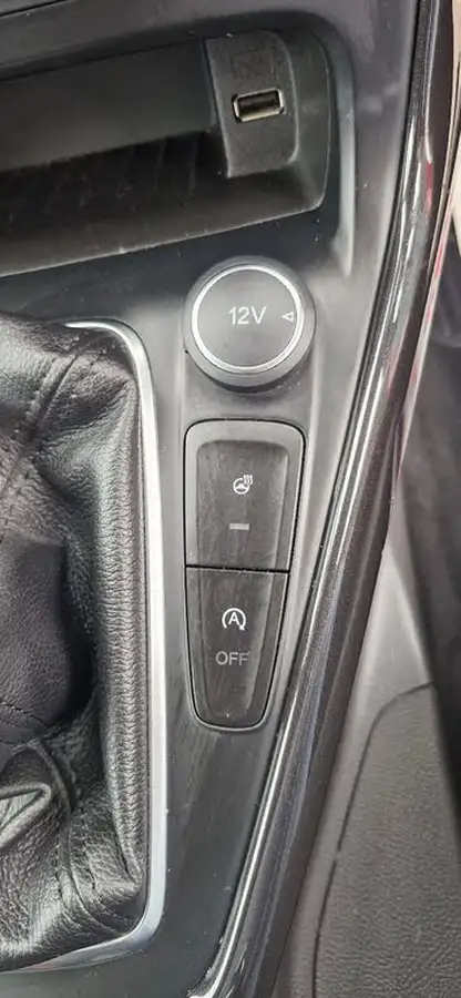 2015-ford-focus-10-titanium-t-125ps-hatchback-big-26