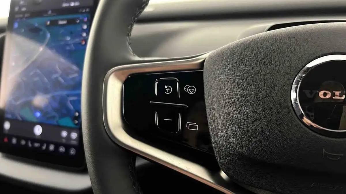 2024-volvo-ex30-e-single-motor-plus-big-17