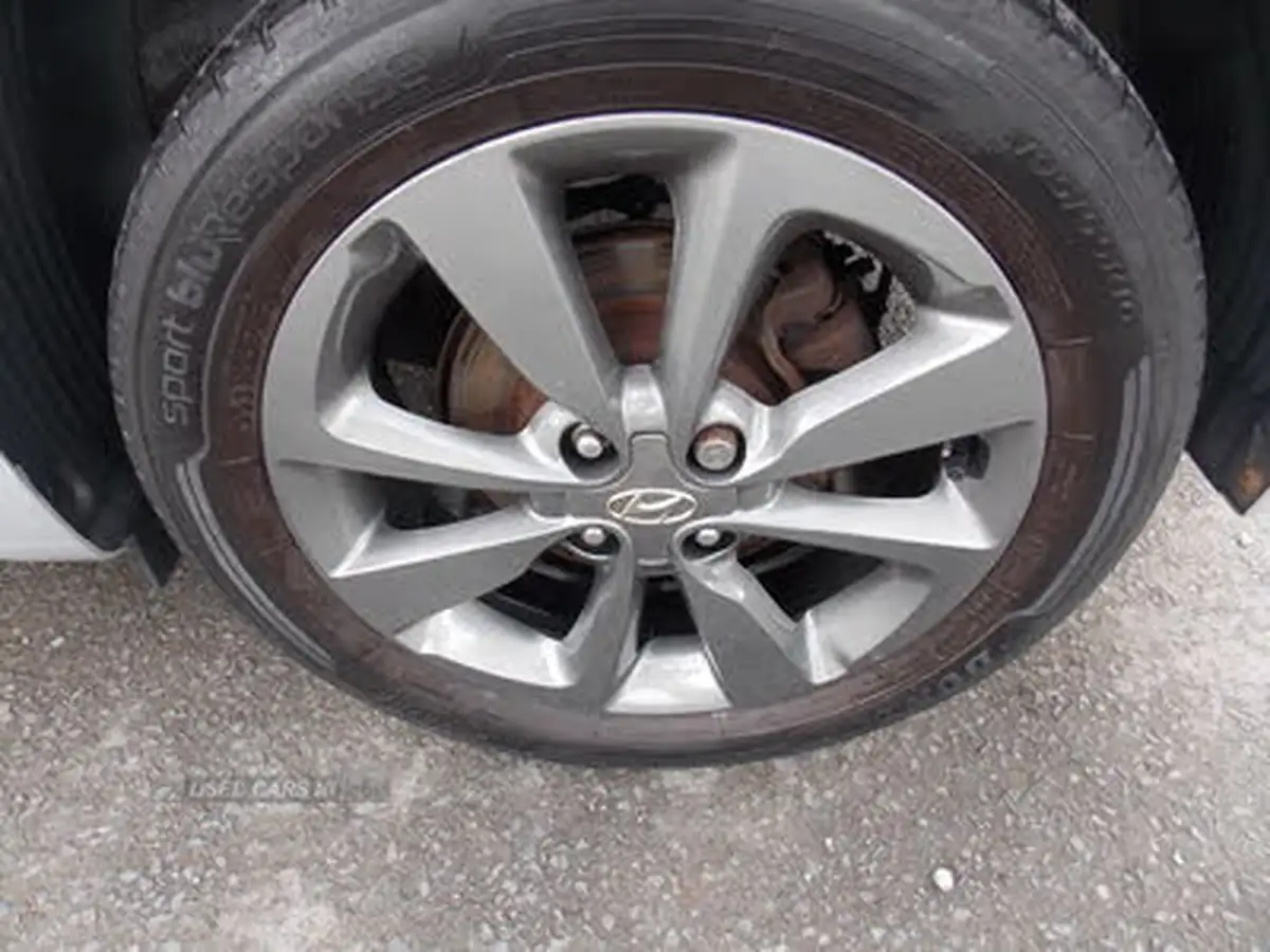 2015-hyundai-i20-14-se-big-11