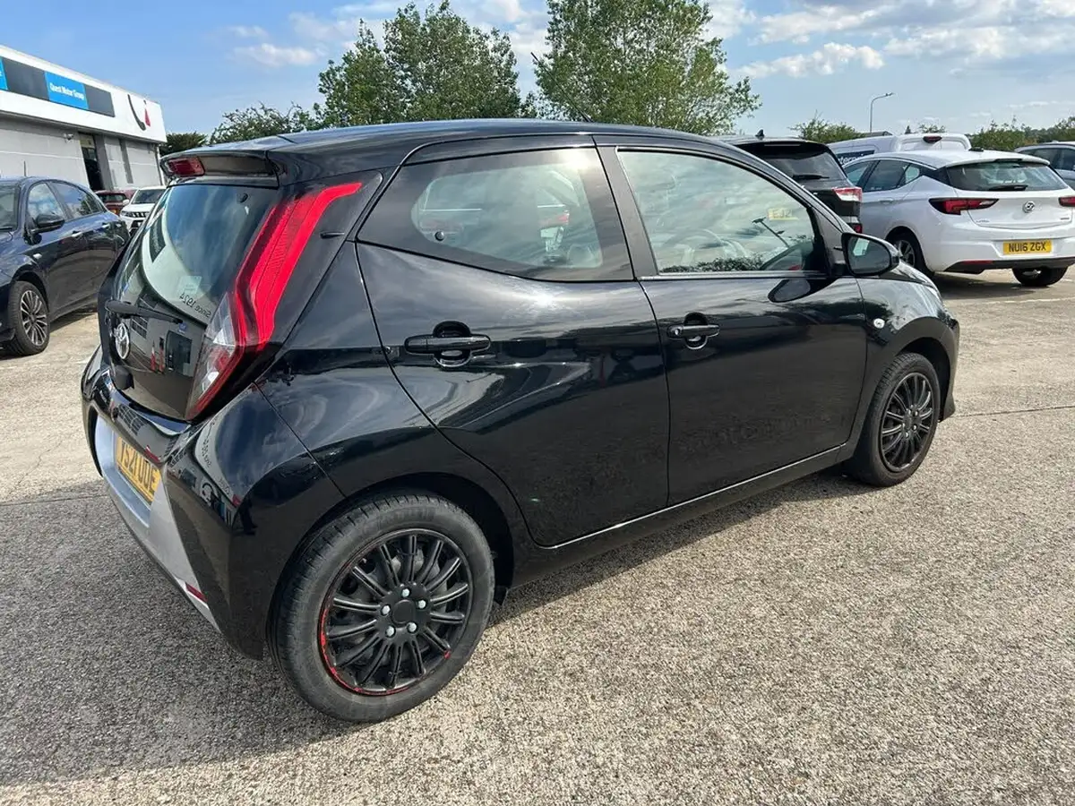 2021-toyota-aygo-10-vvt-i-x-play-tss-big-6
