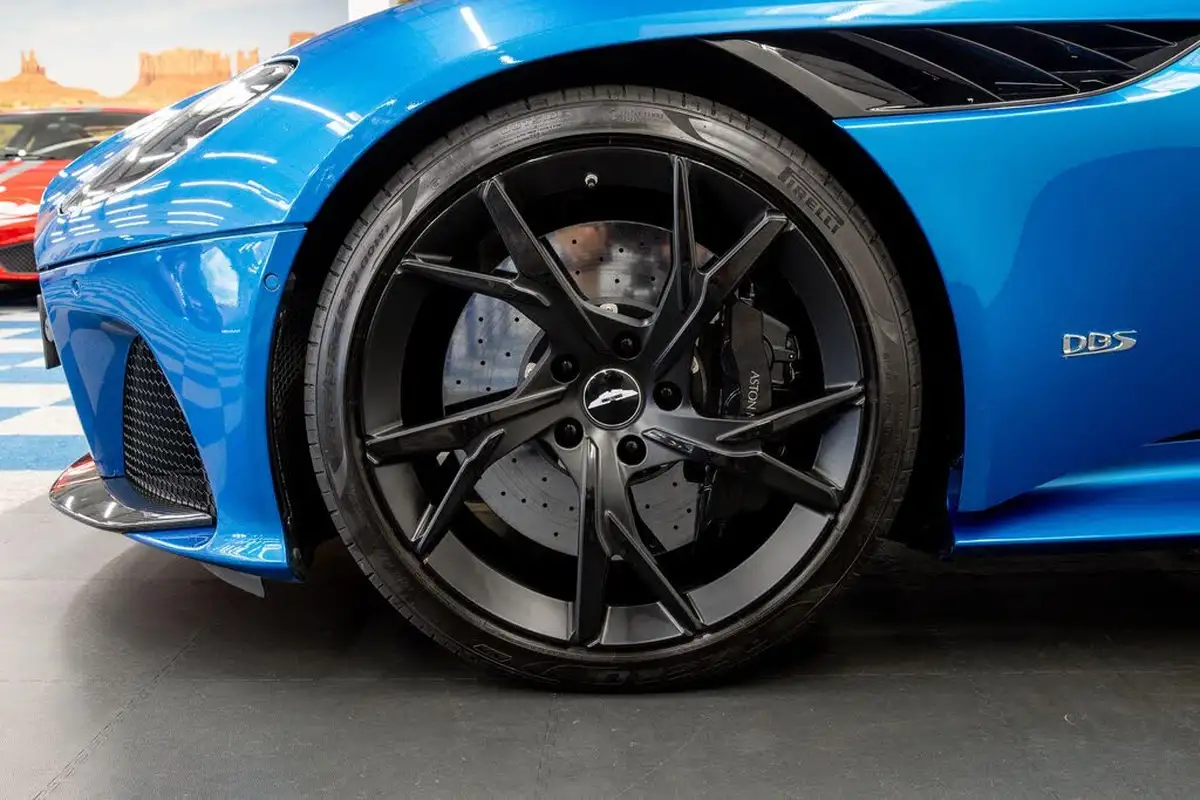 2019-aston-martin-dbs-52-v12-superleggera-big-52