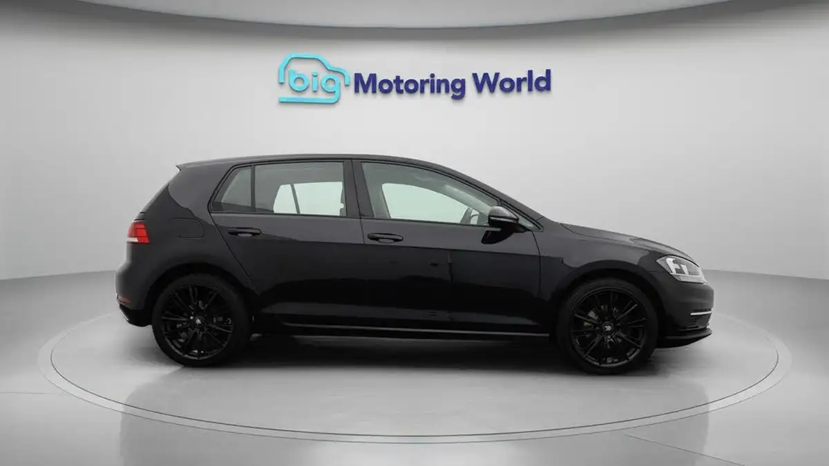 2018-volkswagen-golf-10-tsi-se-nav-110ps-ss-hatchback-5d-dsg-big-8