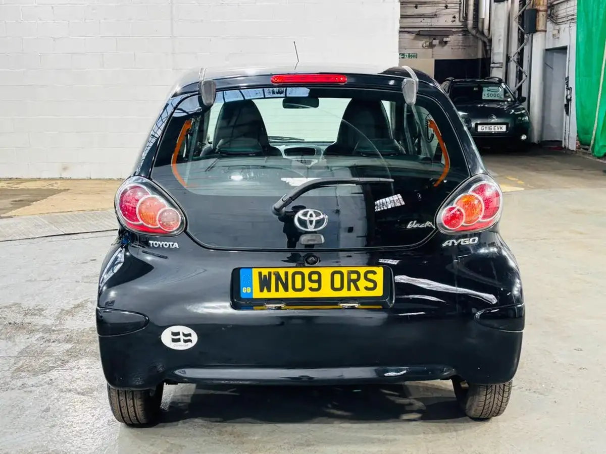 2009-toyota-aygo-10-aygo-black-3d-big-7