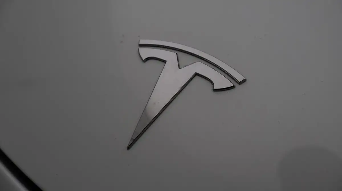2021-tesla-model-3-e-long-range-awd-big-21