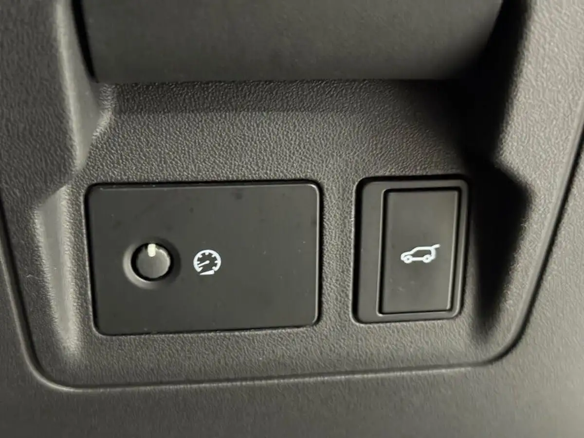 2022-land-rover-range-rover-velar-20-d200-r-dynamic-se-big-35