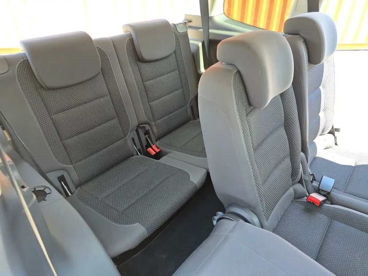 2014-volkswagen-touran-big-25