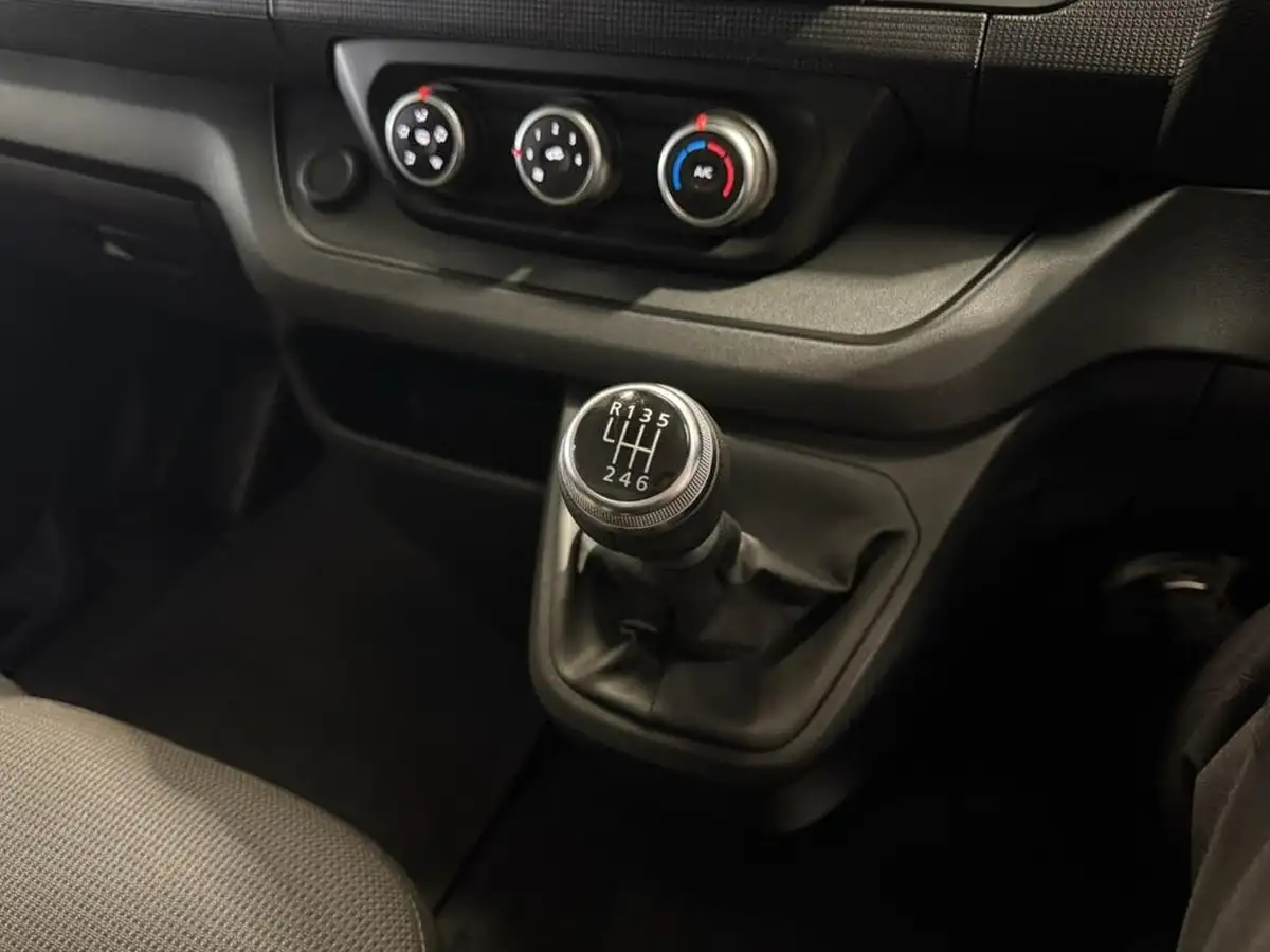 2022-renault-trafic-20dci-sl28-130-business-big-29
