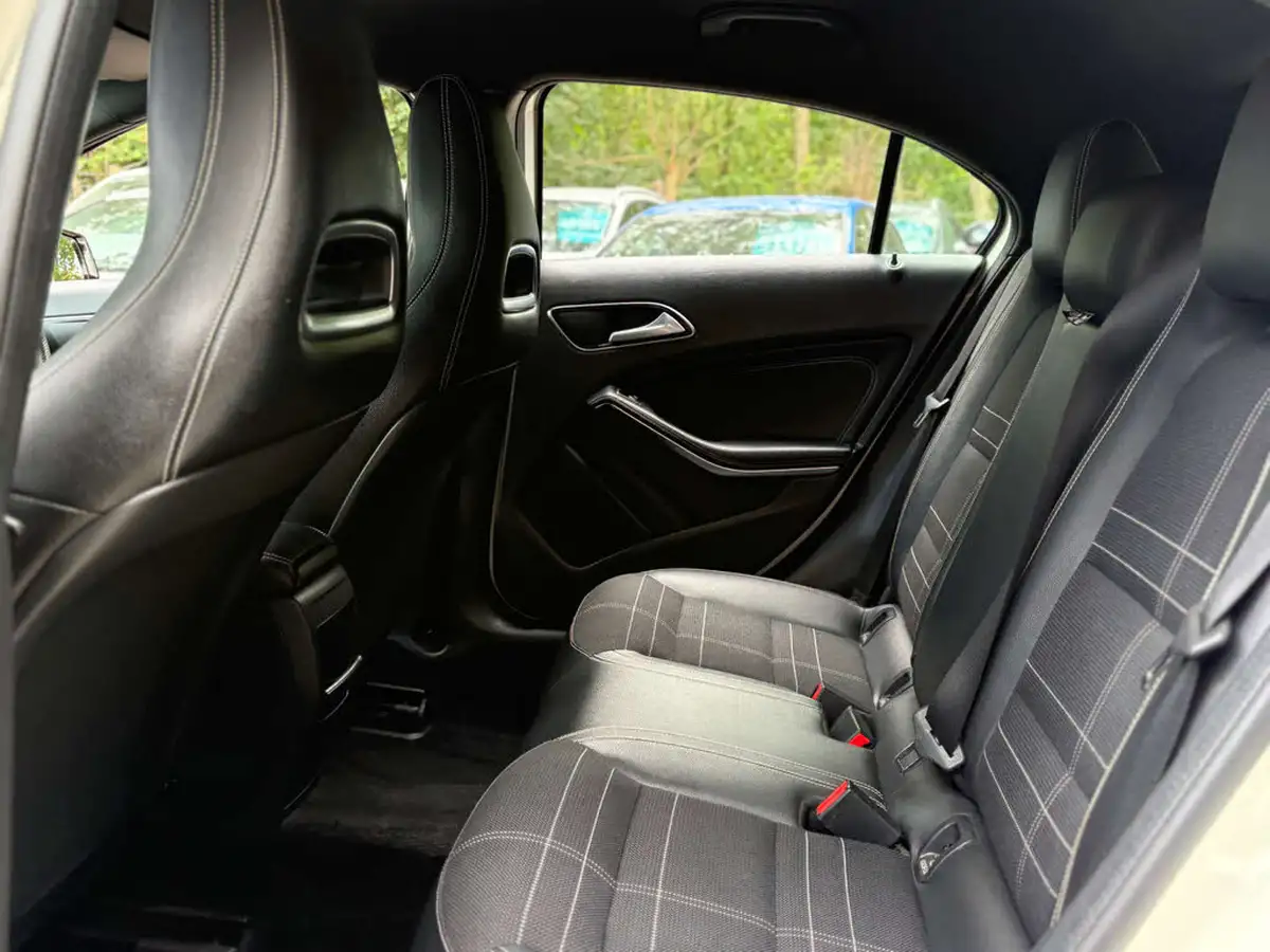 2015-mercedes-benz-a-class-15-cdi-a180-sport-109ps-big-40