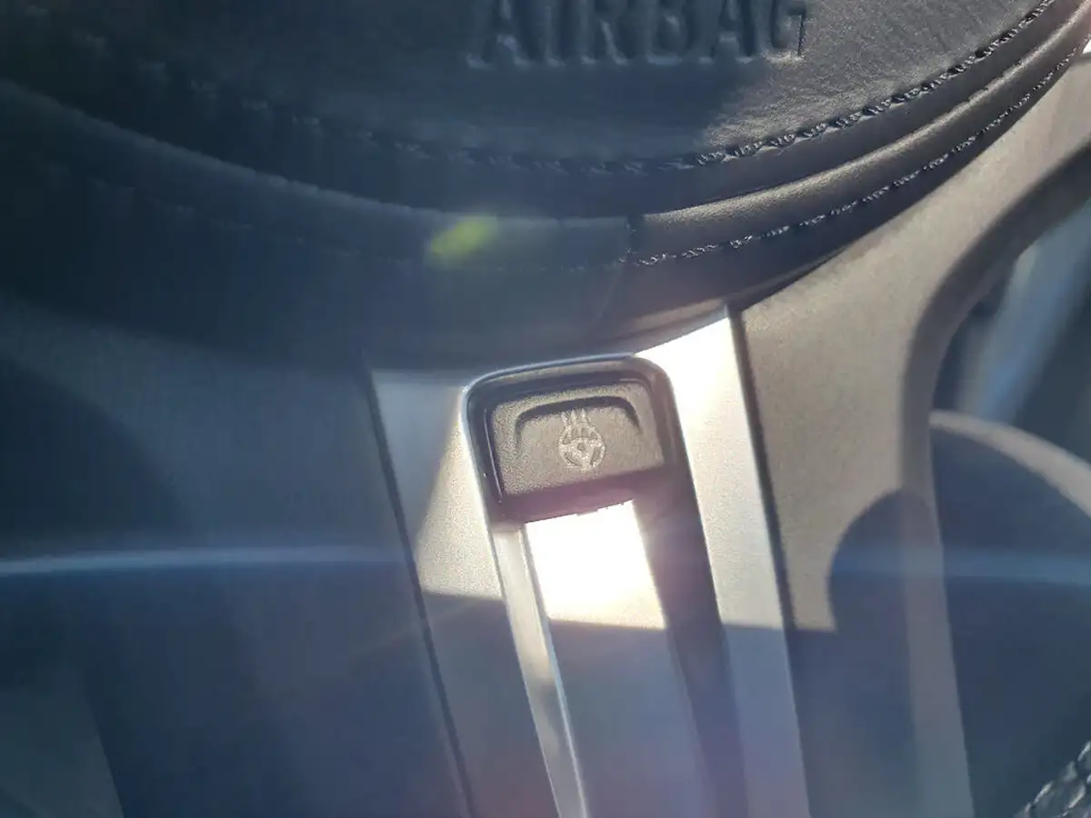2023-bmw-2-series-30-m240i-big-39