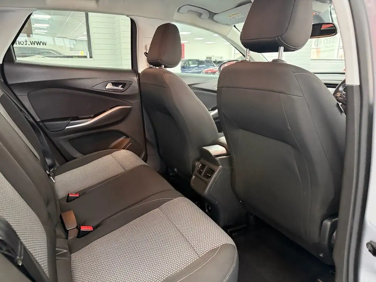 2020-vauxhall-grandland-x-12-se-premium-big-3