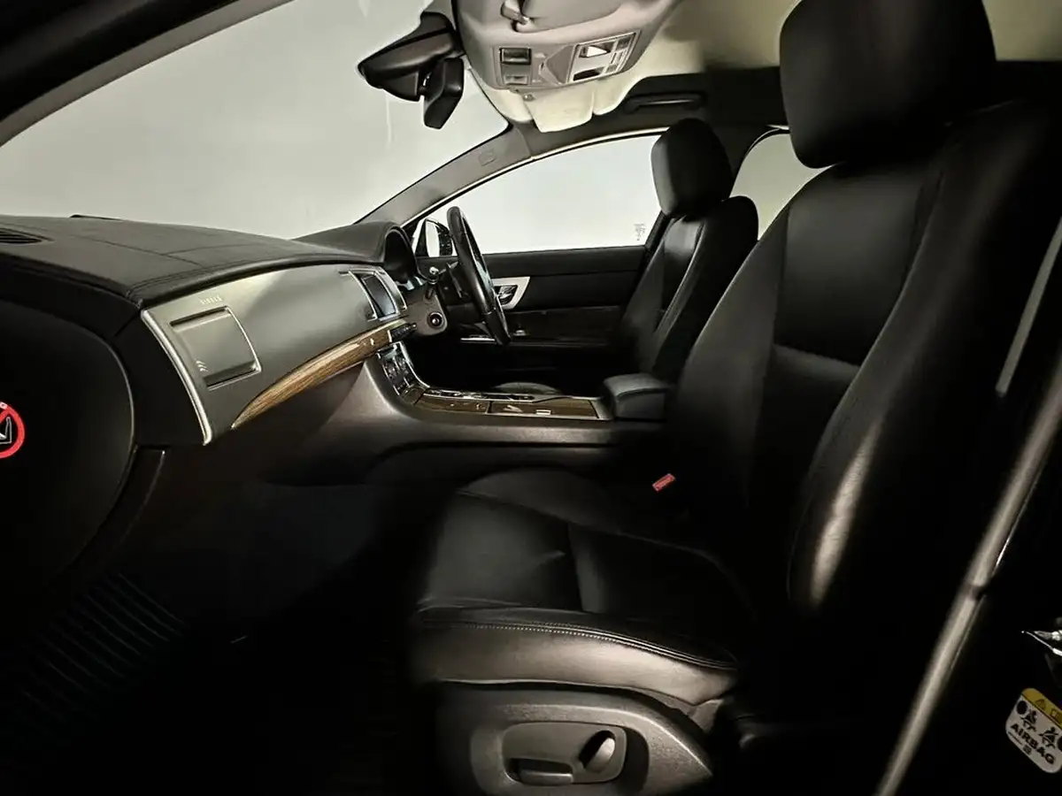 2014-jaguar-xf-22td-premium-luxury-200ps-sportbrake-5d-big-16