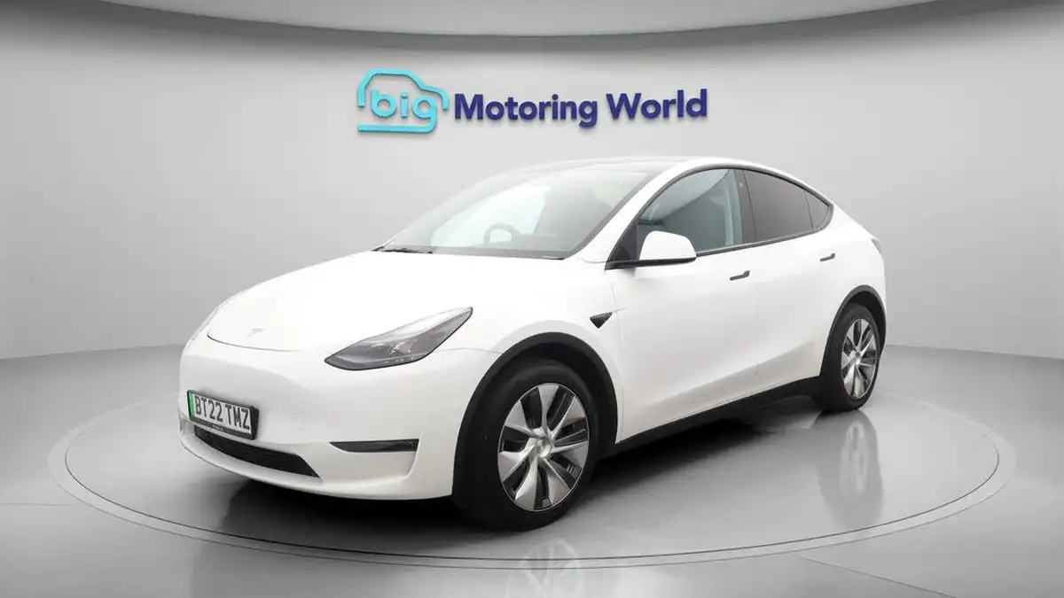 2022-tesla-model-y-e-long-range-big-3