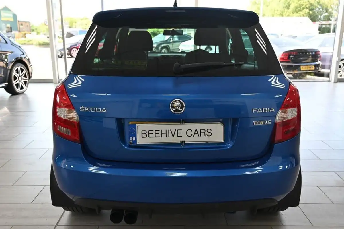 2014-skoda-fabia-14-vrs-hatchback-big-7