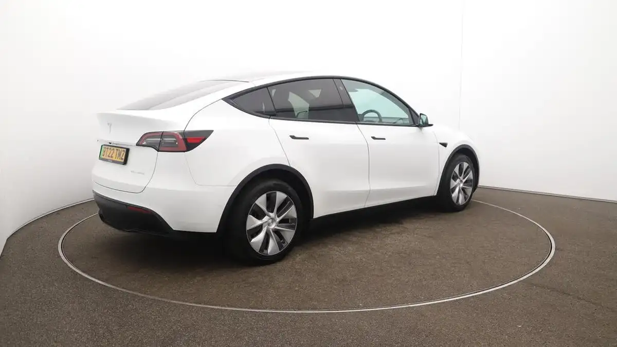 2022-tesla-model-y-e-long-range-big-55