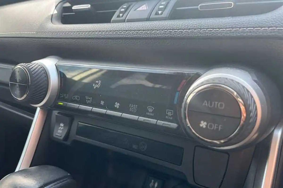 2019-toyota-rav4-25-vvt-i-design-215bhp-big-14