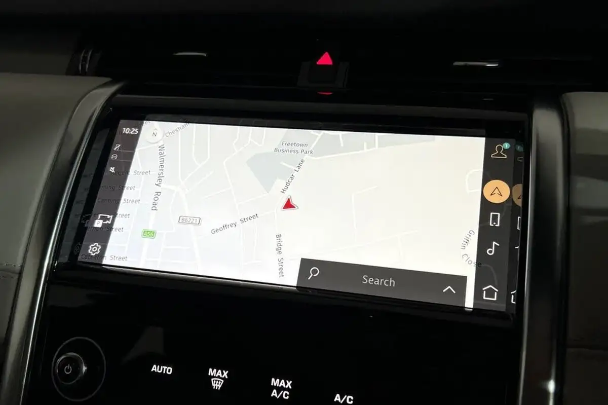 2021-land-rover-discovery-sport-15-p300e-r-dynamic-hse-big-16