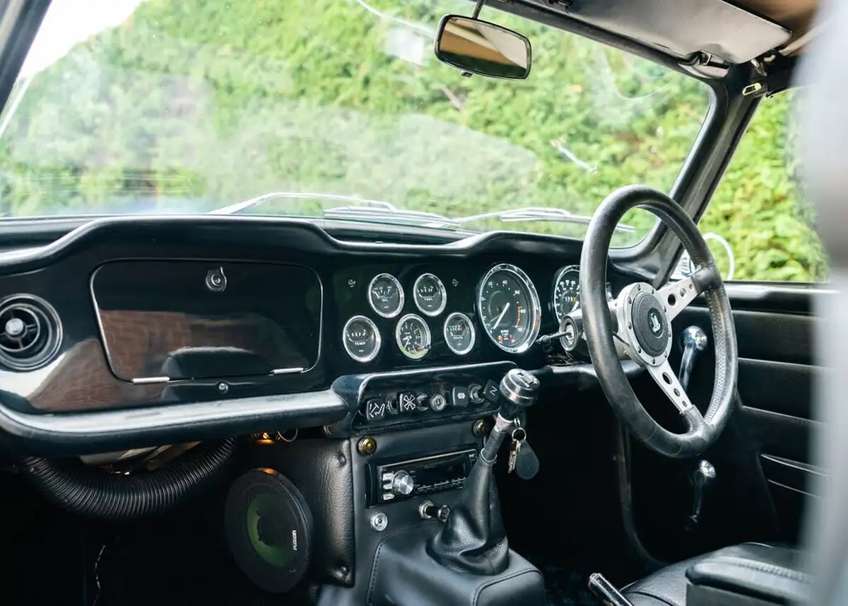 1973-triumph-tr6-roadster-rwd-big-46