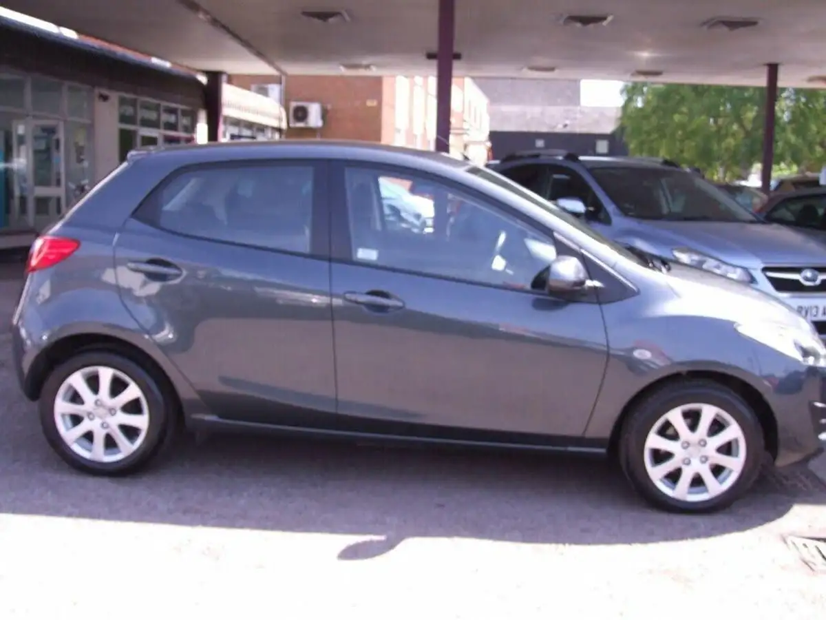 2011-mazda-mazda2-13-ts2-5d-big-1