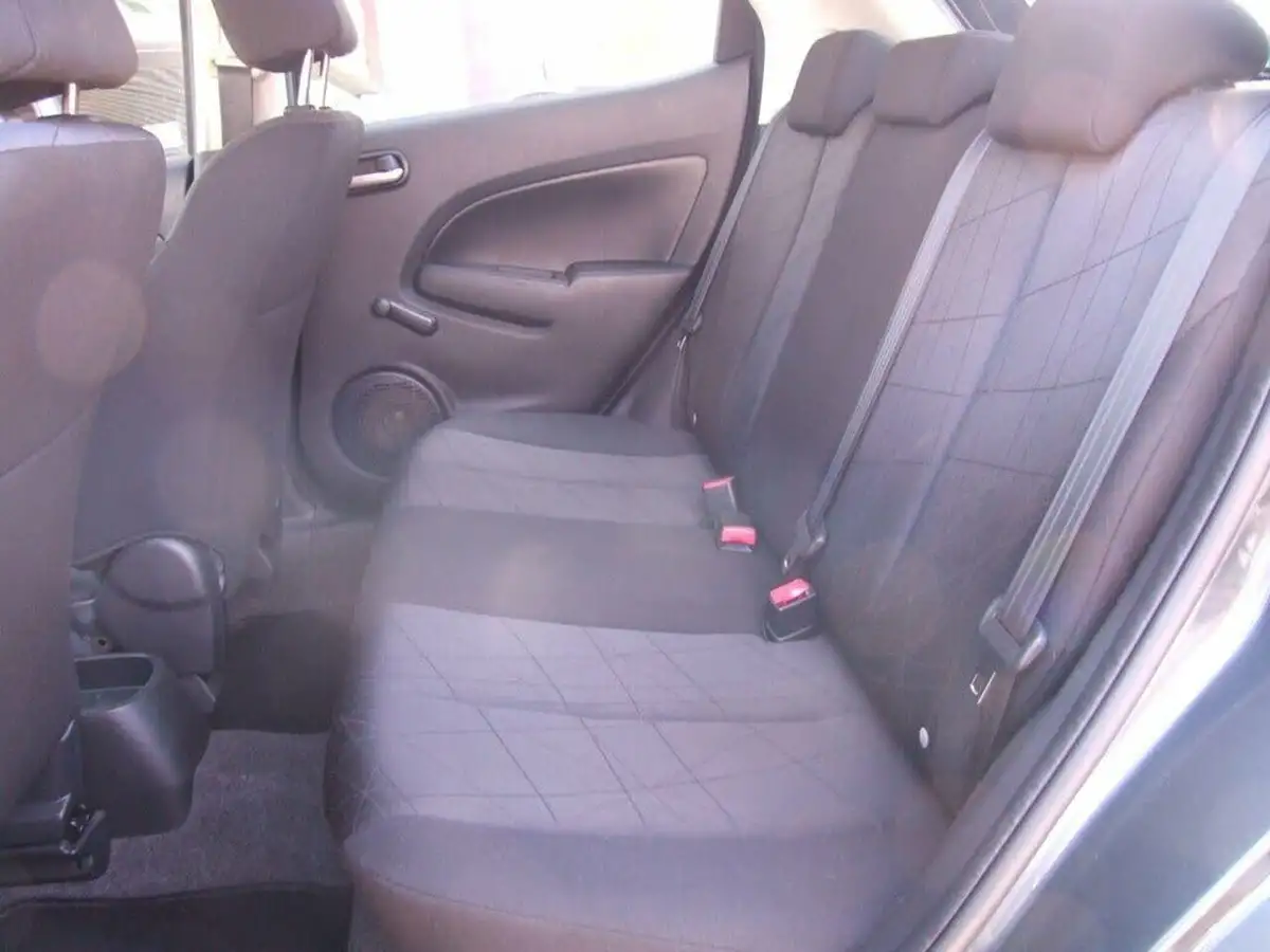 2011-mazda-mazda2-13-ts2-5d-big-25