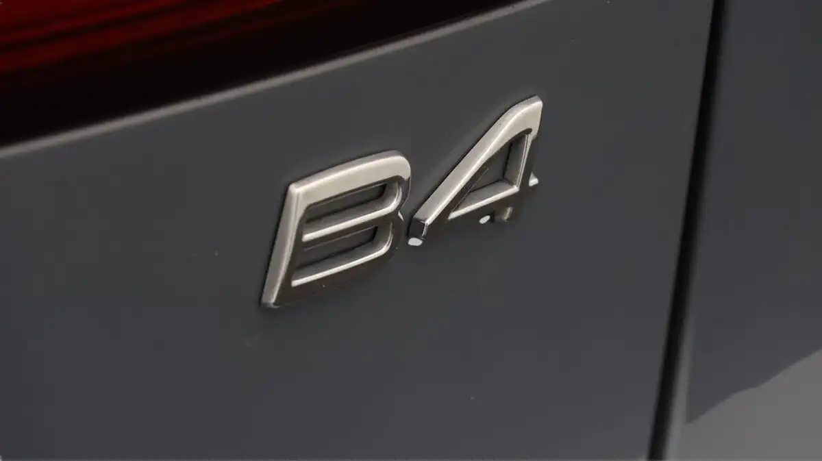 2022-volvo-v90-20td-b4-r-design-big-21