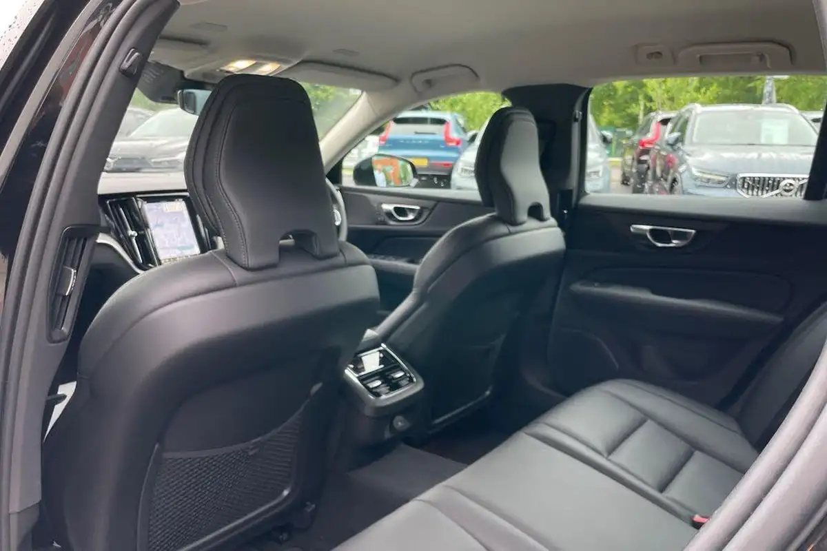 2025-volvo-v60-20-b4-plus-station-wagon-big-29