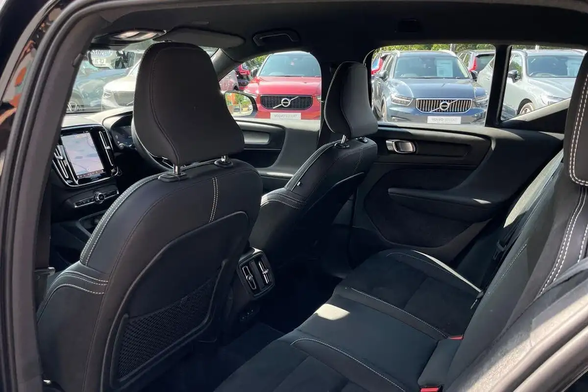 2024-volvo-xc40-20-b3-plus-big-29