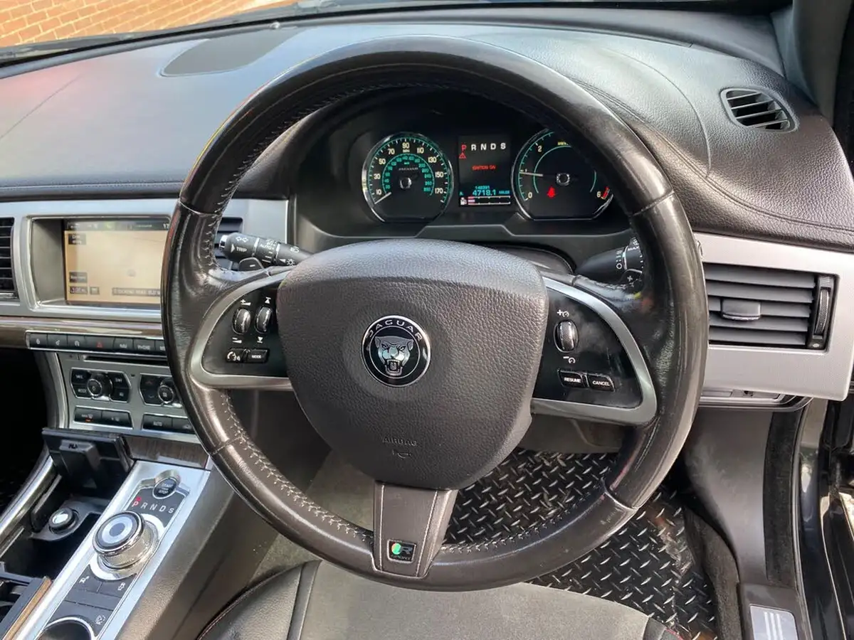 2014-jaguar-xf-22td-r-sport-200ps-saloon-4d-big-32