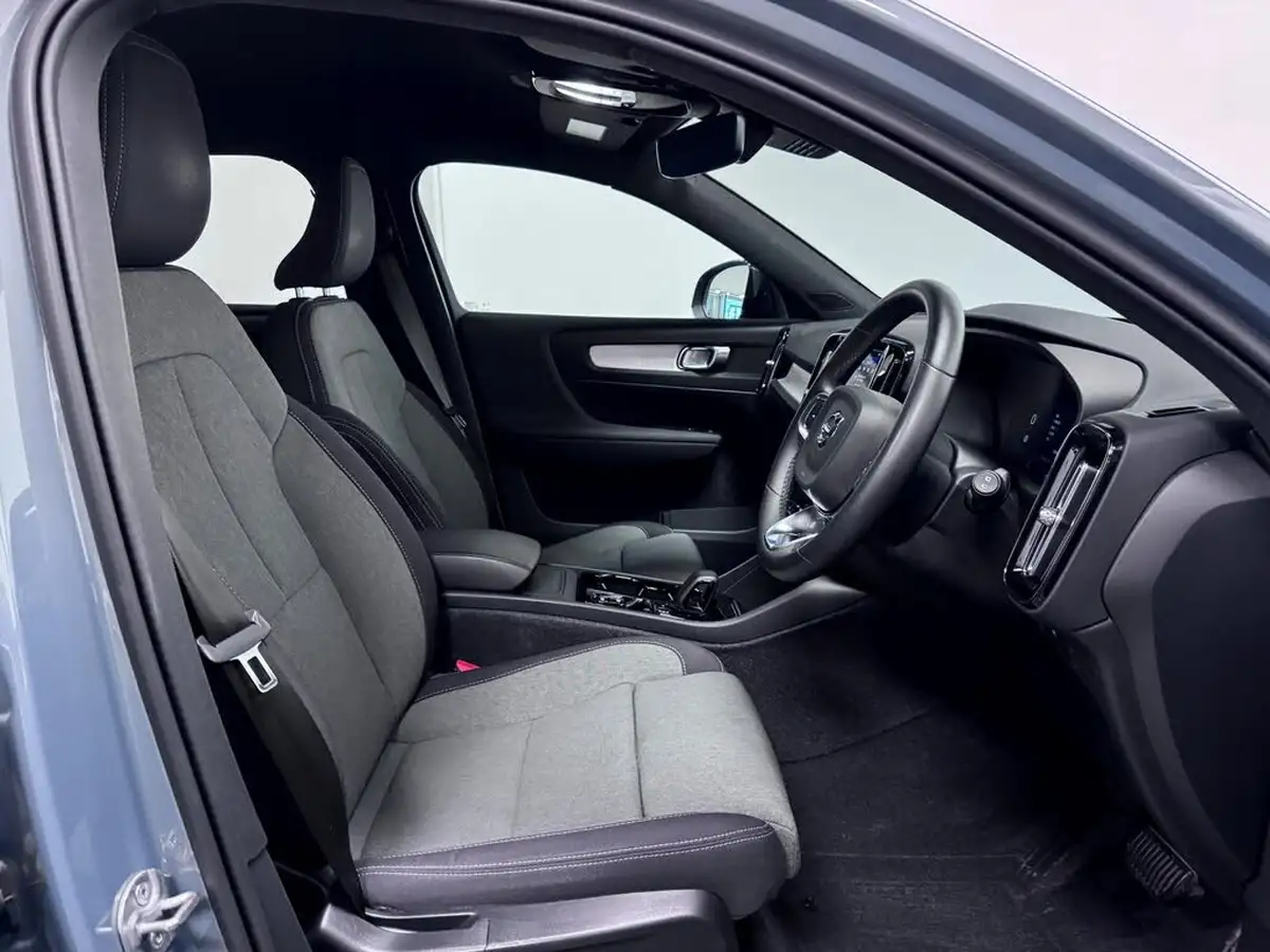 2023-volvo-xc40-20-b3-plus-big-23