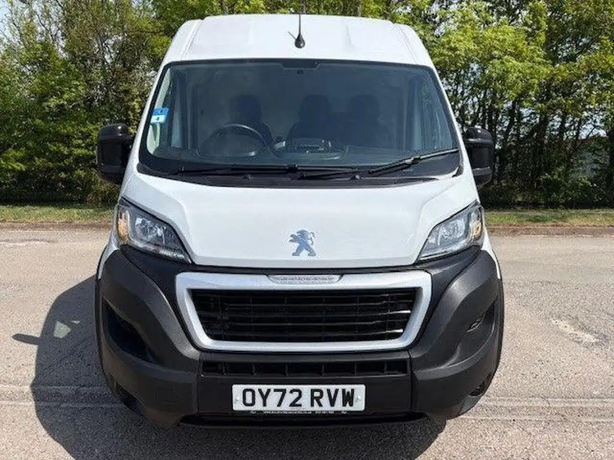 2022-peugeot-boxer-22-bluehdi-professional-435-l4-h2-big-1