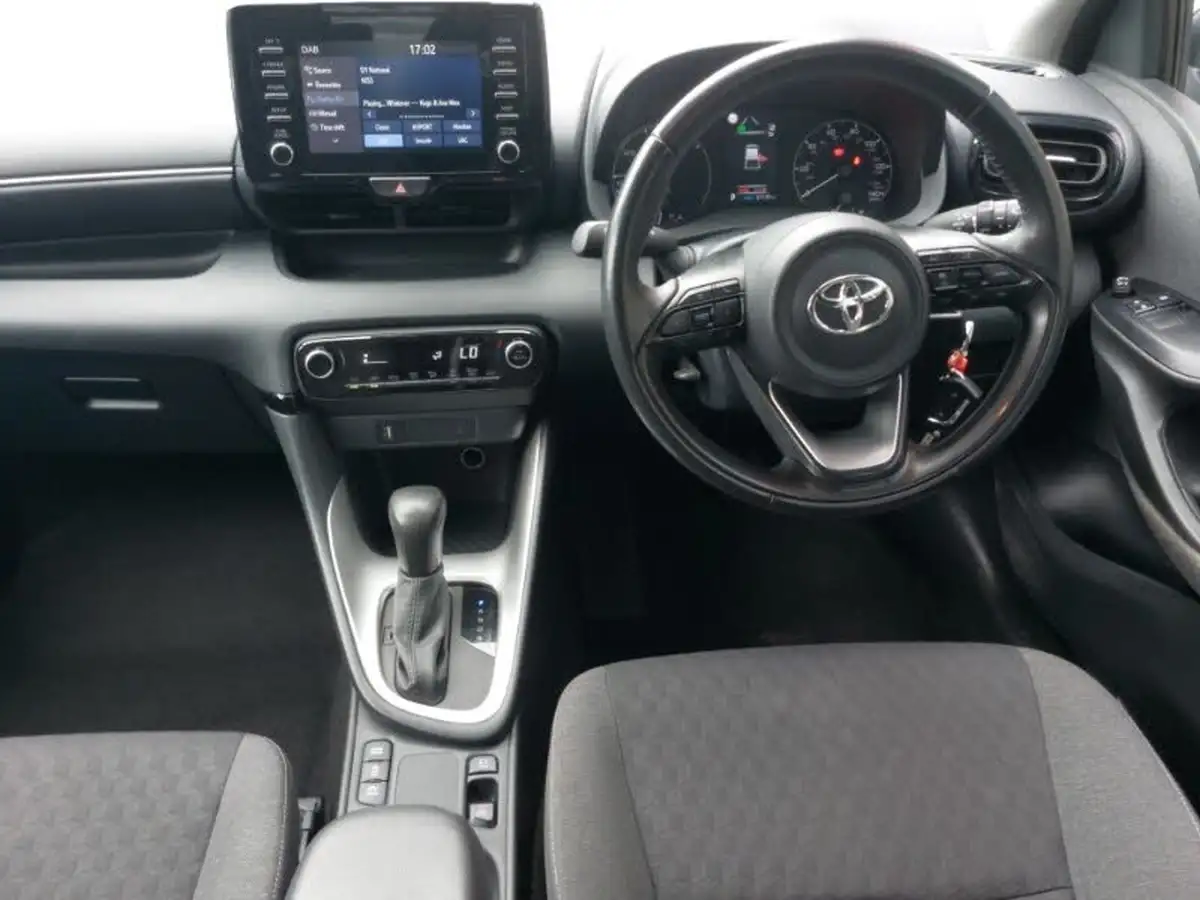 2022-toyota-yaris-15-vvt-i-icon-big-6