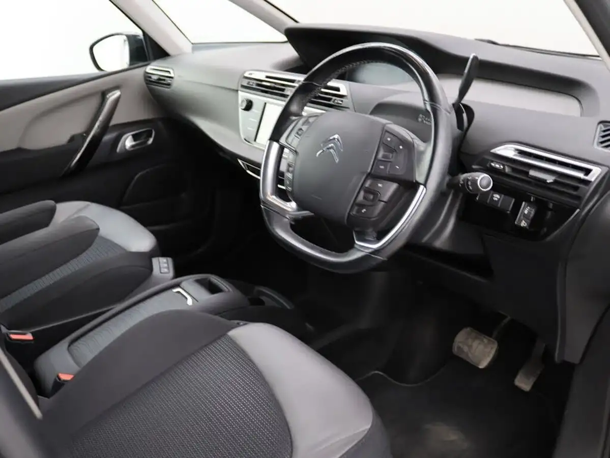2016-citroen-c4-picasso-16bluehdi-exclusive-eat6-big-16