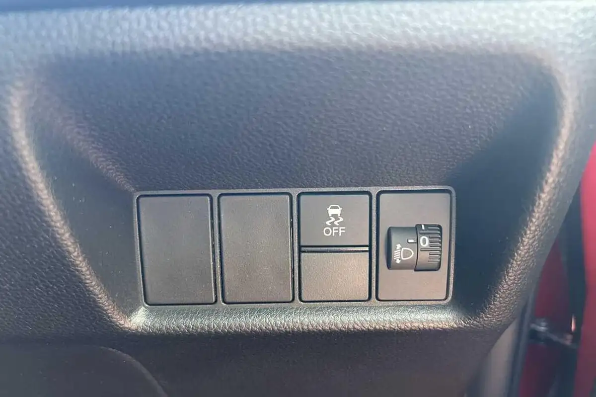 2025-honda-jazz-15-i-mmd-advance-big-23