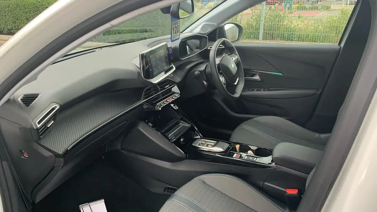 2022-peugeot-208-e-allure-premium-big-11