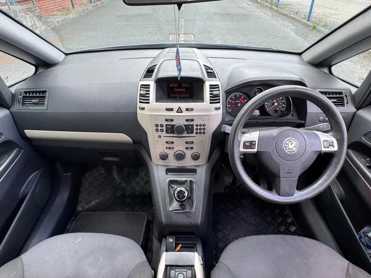 2008-vauxhall-zafira-16-exclusiv-105ps-big-12