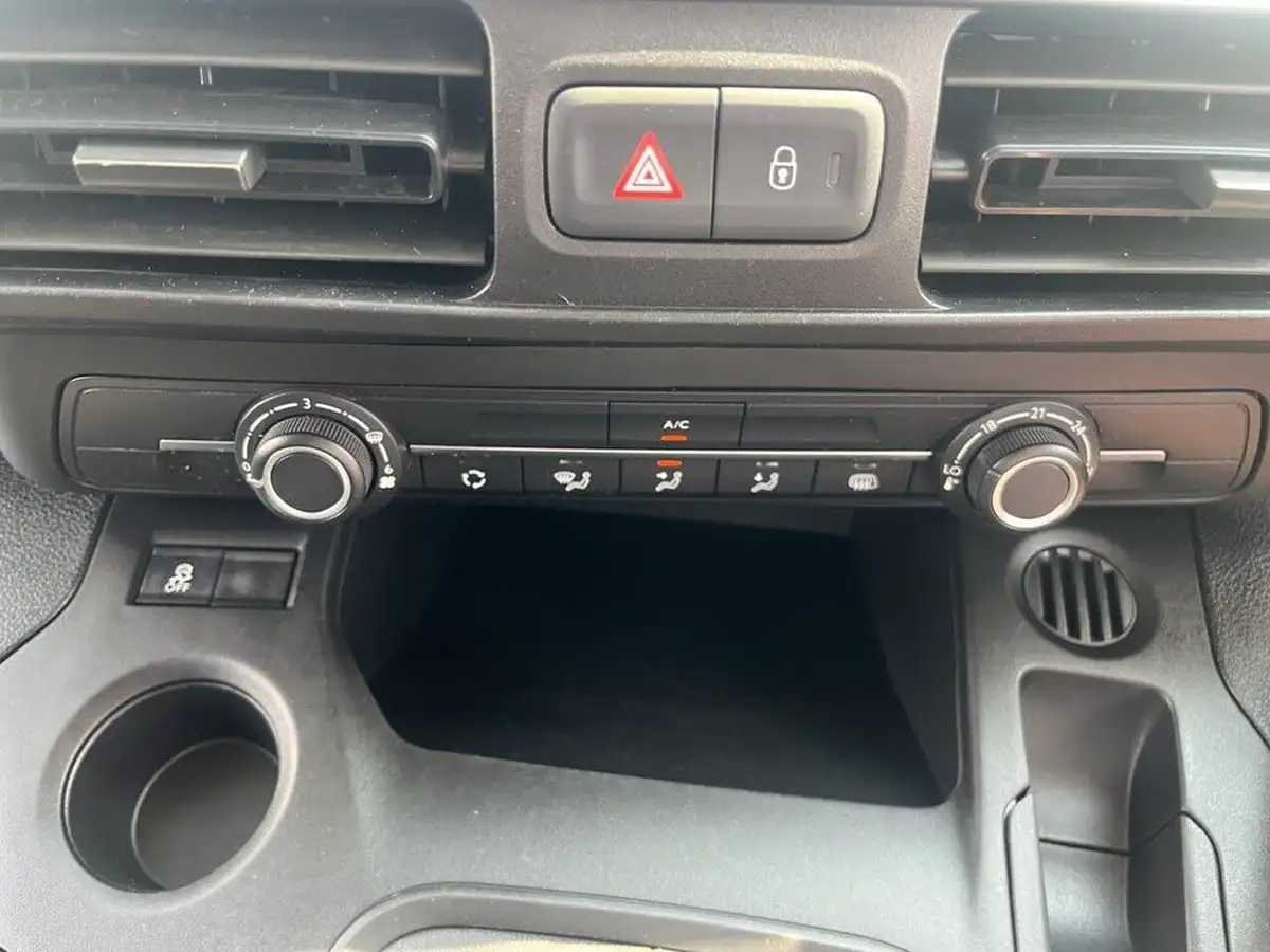 2022-toyota-proace-city-15d-active-big-40