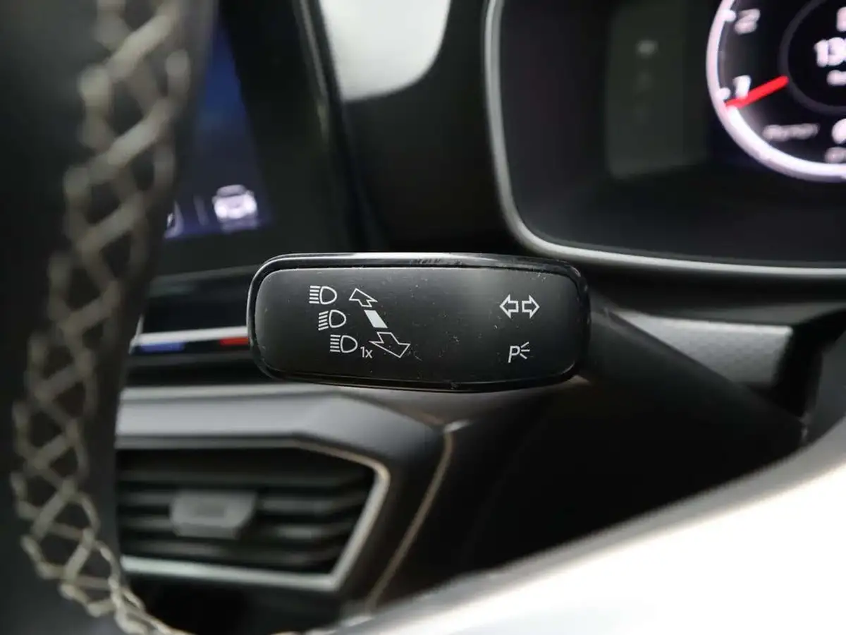2022-seat-leon-big-31