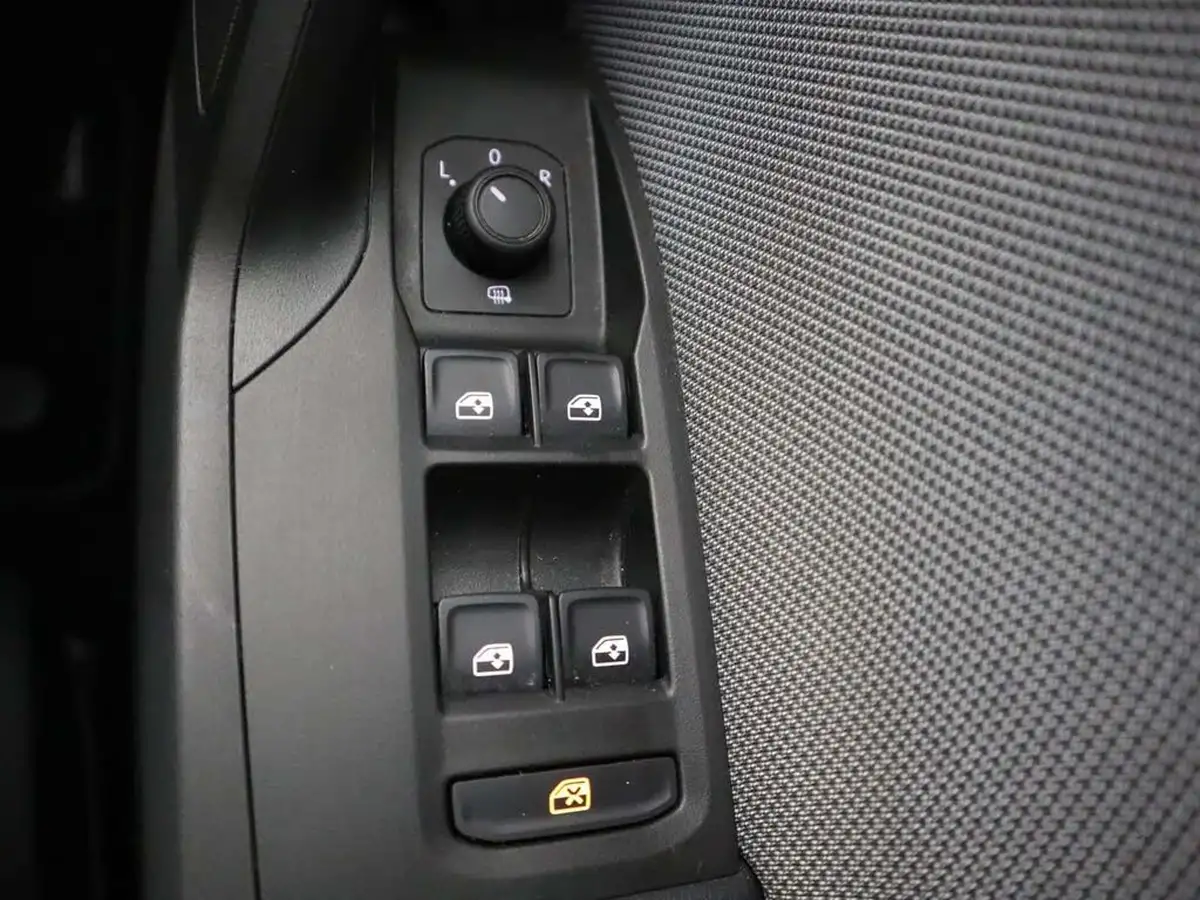 2022-seat-leon-big-35