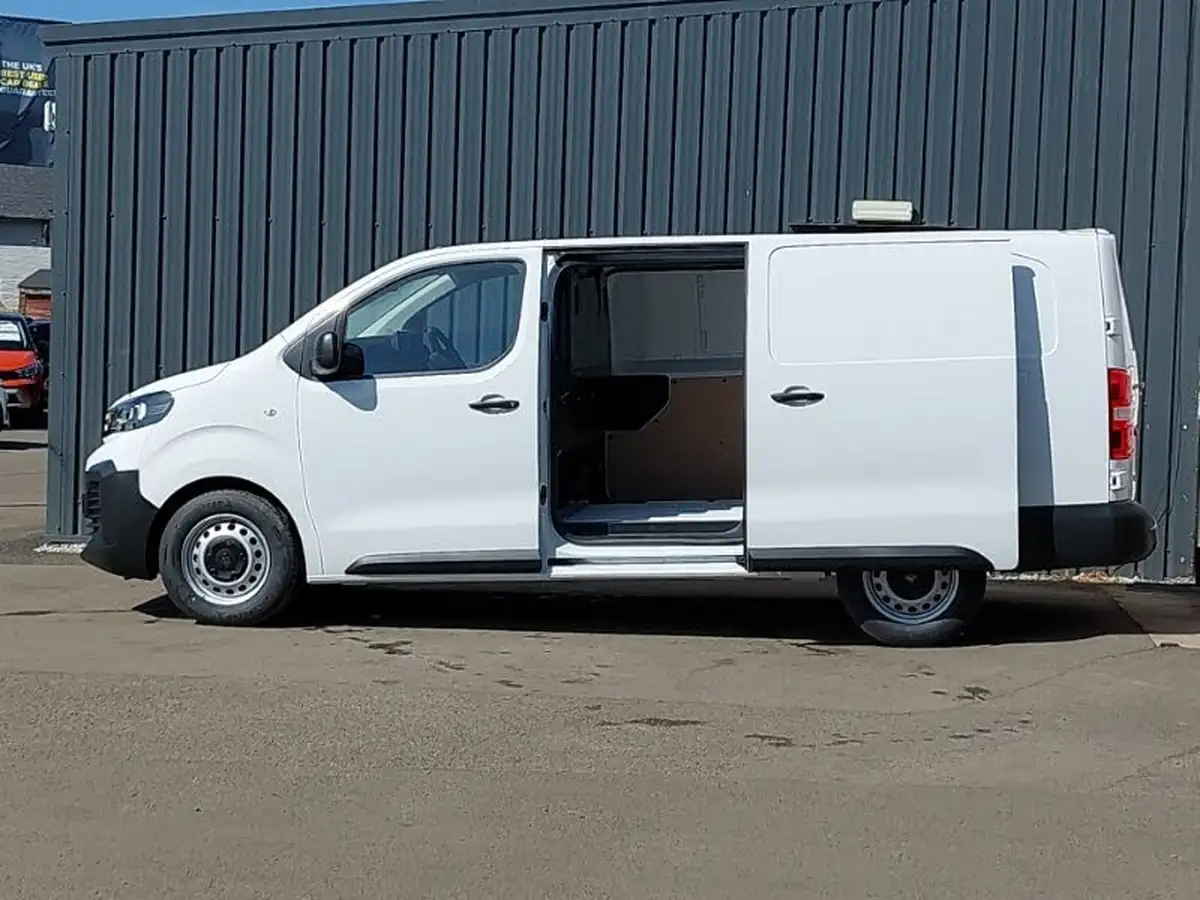 2024-peugeot-expert-15-bluehdi-professional-long-big-13