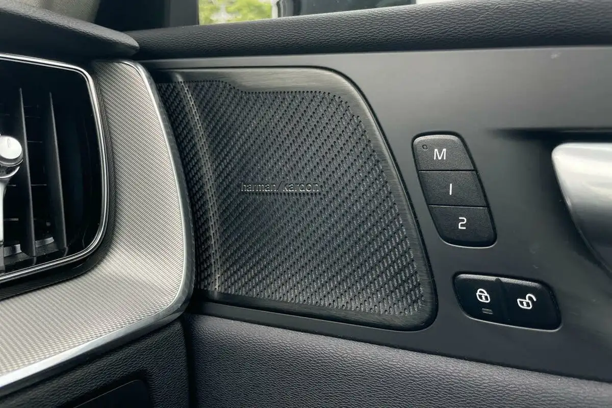 2023-volvo-xc60-20-b5-plus-big-42