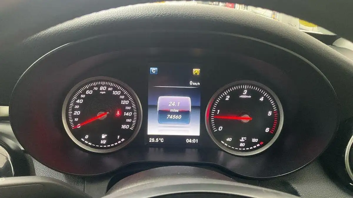 2016-mercedes-benz-c-class-21d-c220d-se-ss-saloon-4d-big-15
