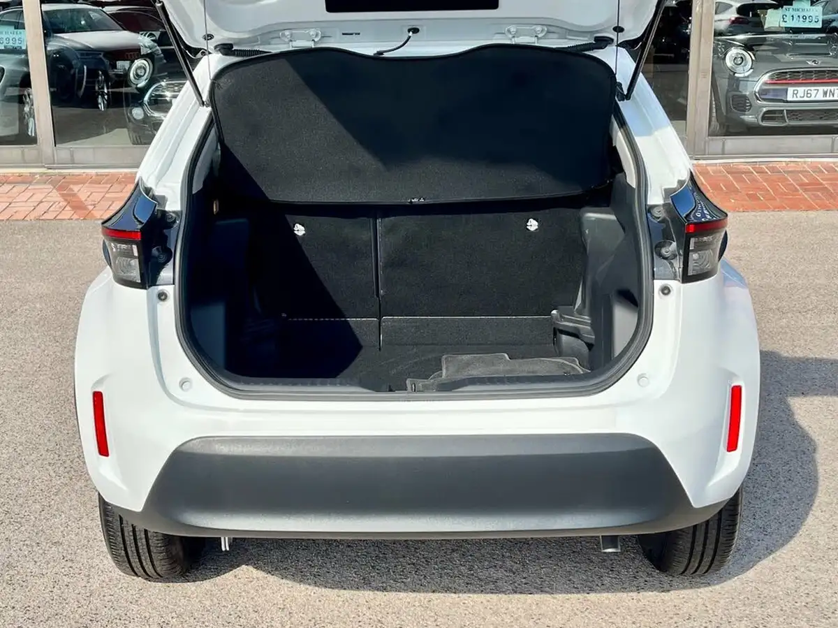2022-toyota-yaris-cross-15-vvt-i-icon-big-59