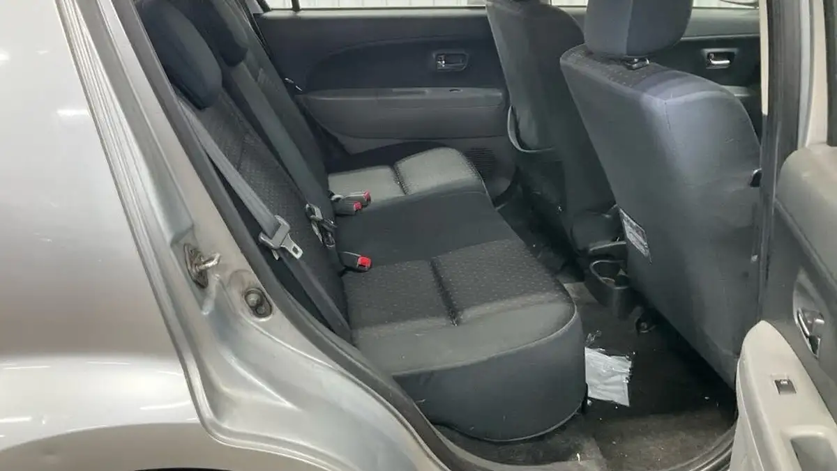 2008-daihatsu-sirion-13-se-auto-big-7