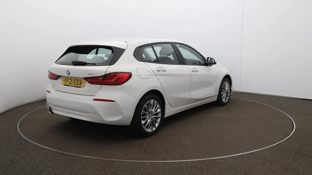 2021-bmw-1-series-15-118i-se-lcp-dct-big-54