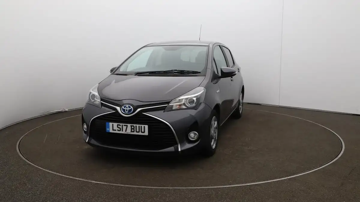 2017-toyota-yaris-15-vvt-i-icon-hybrid-big-38