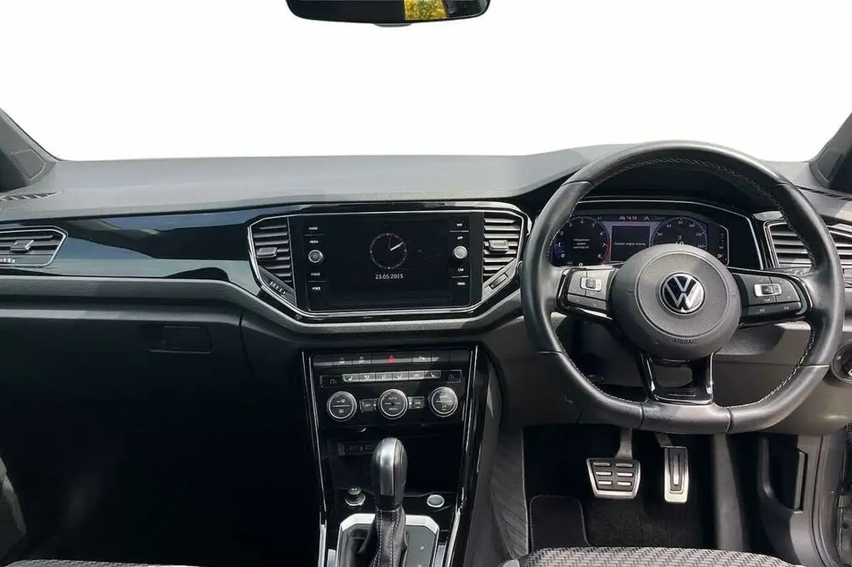 2021-volkswagen-t-roc-20-tsi-r-big-9